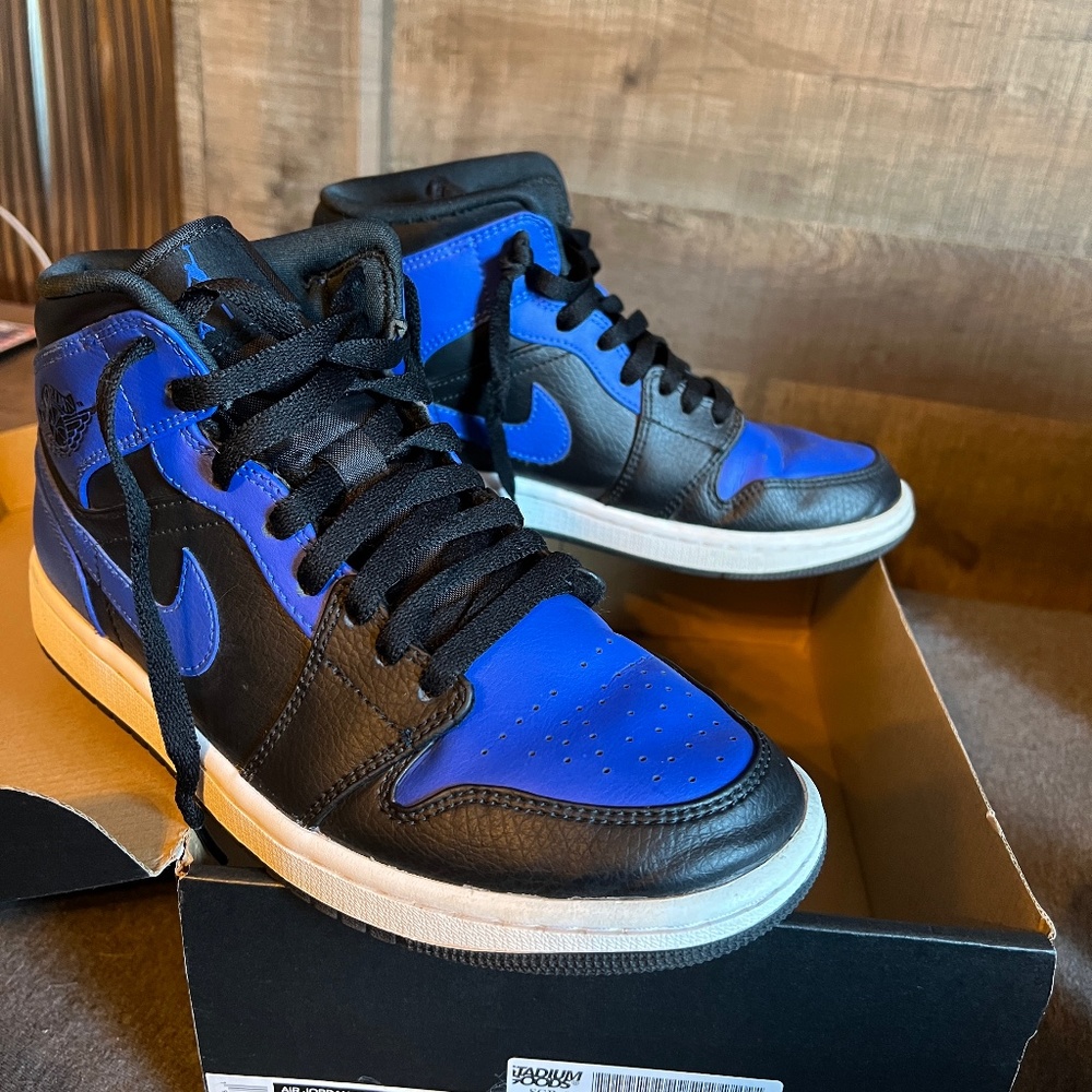 Jordan 1  black hyper royal mids
